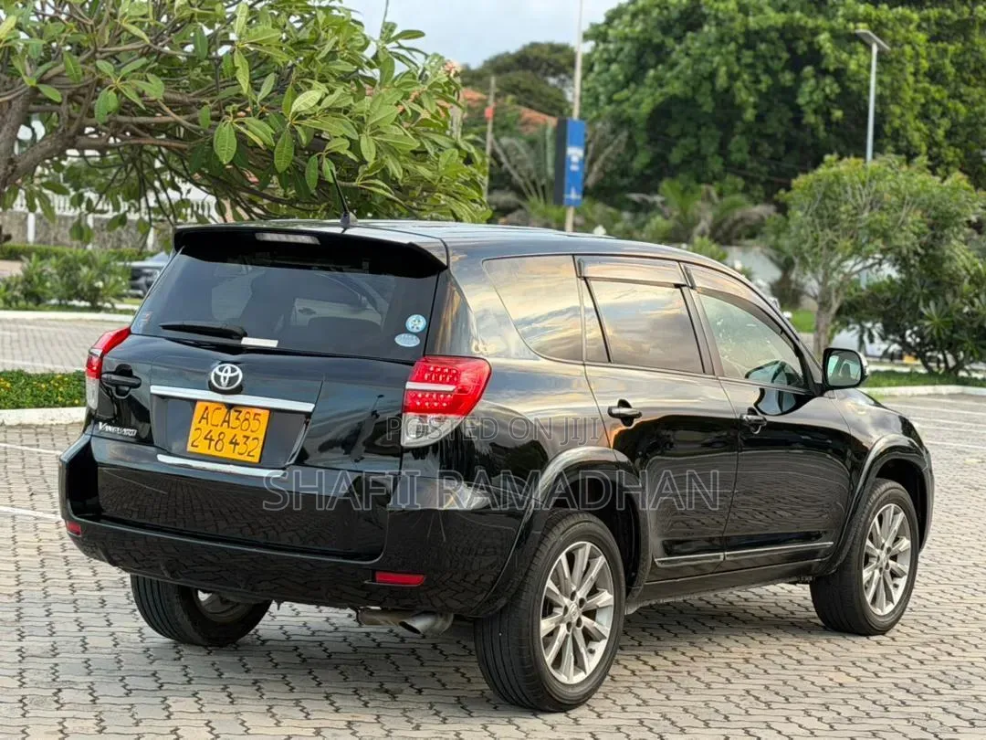 Toyota Vanguard 2016 Black