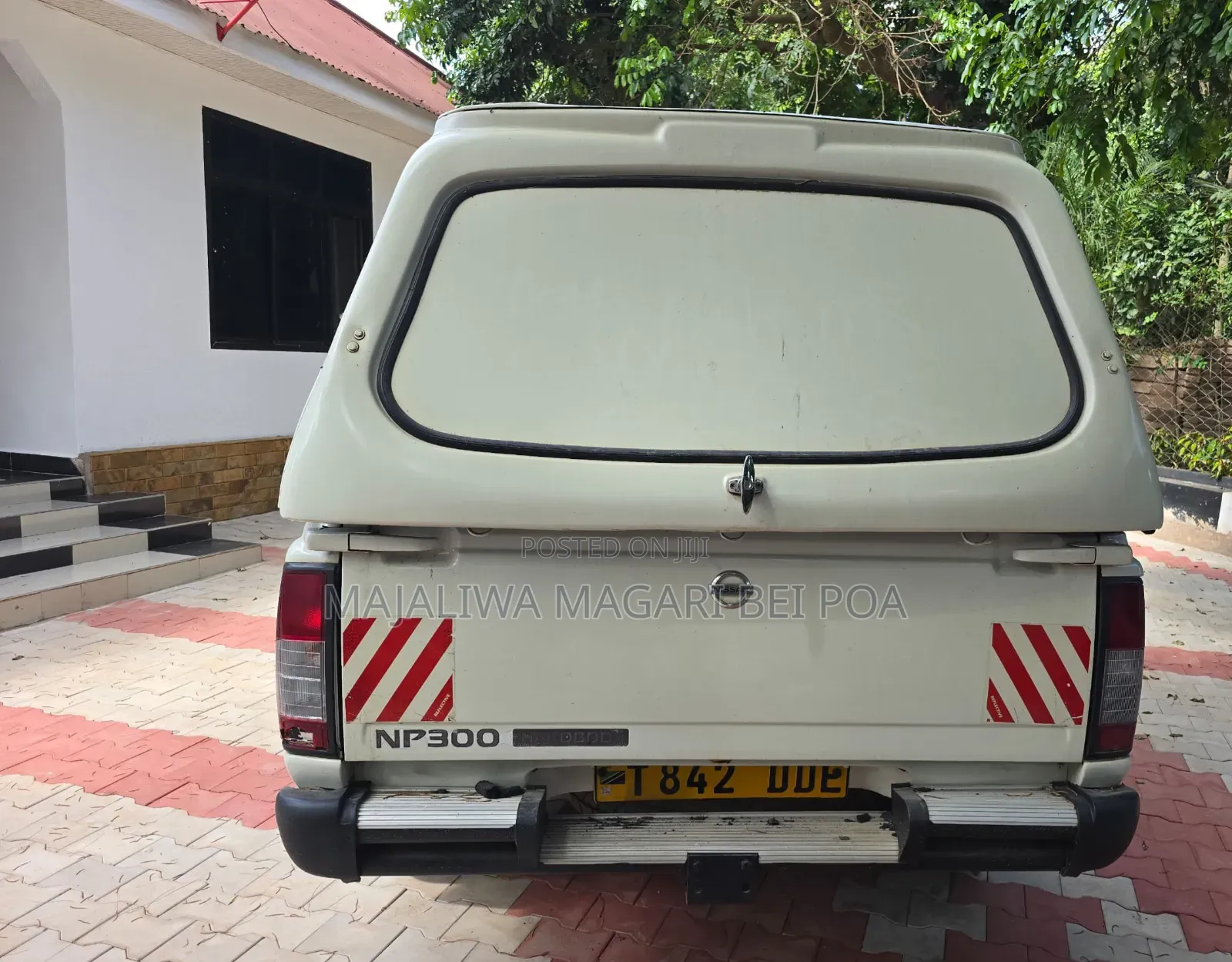 Nissan Hardbody 2011 White