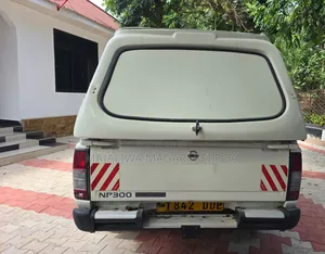 Nissan Hardbody 2011 White