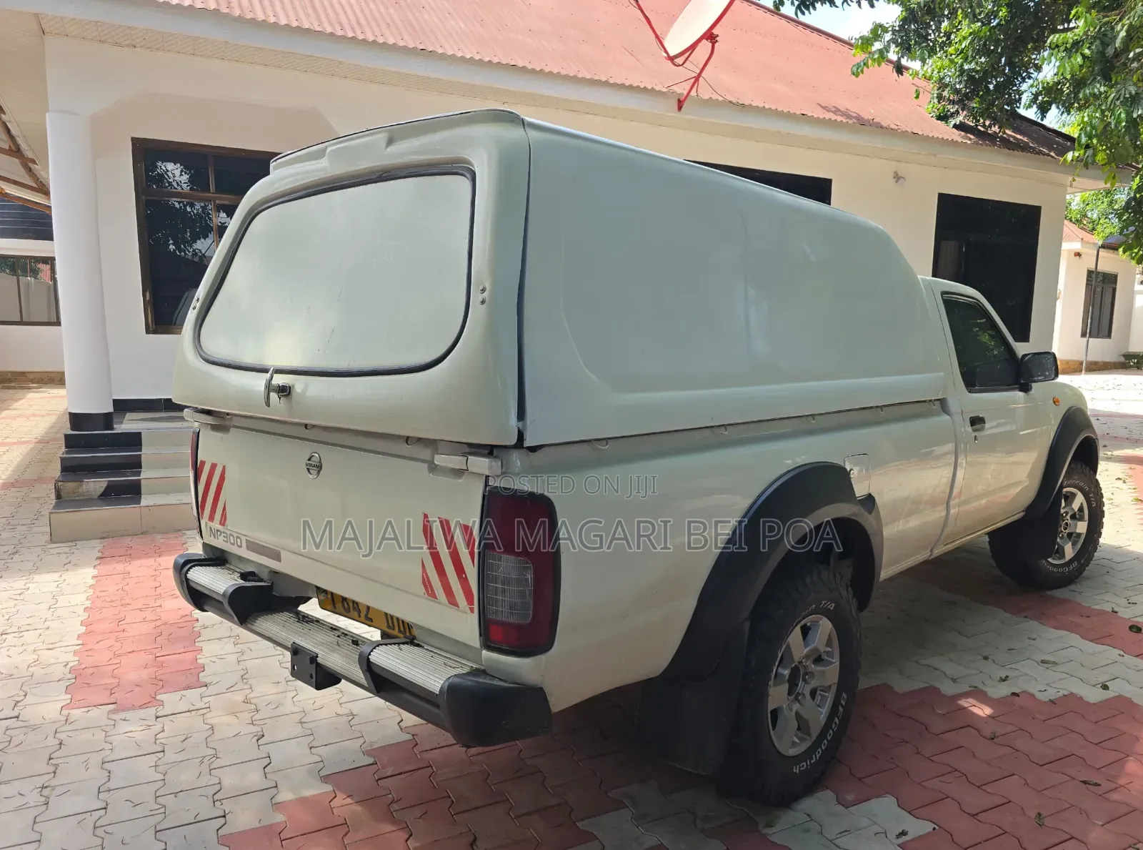 Nissan Hardbody 2011 White
