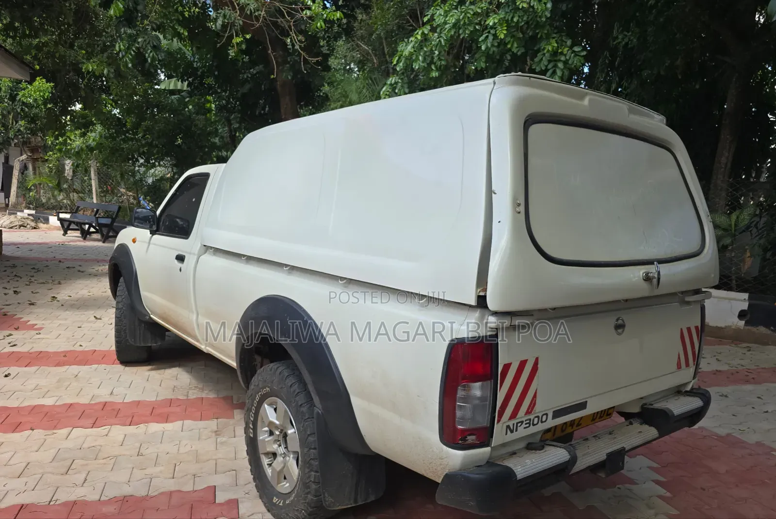 Nissan Hardbody 2011 White