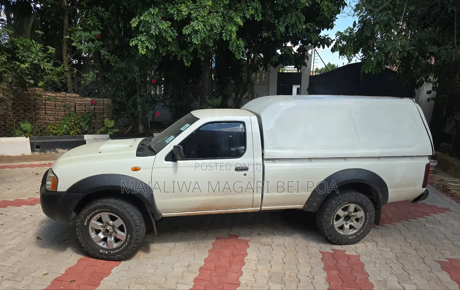 Nissan Hardbody 2011 White