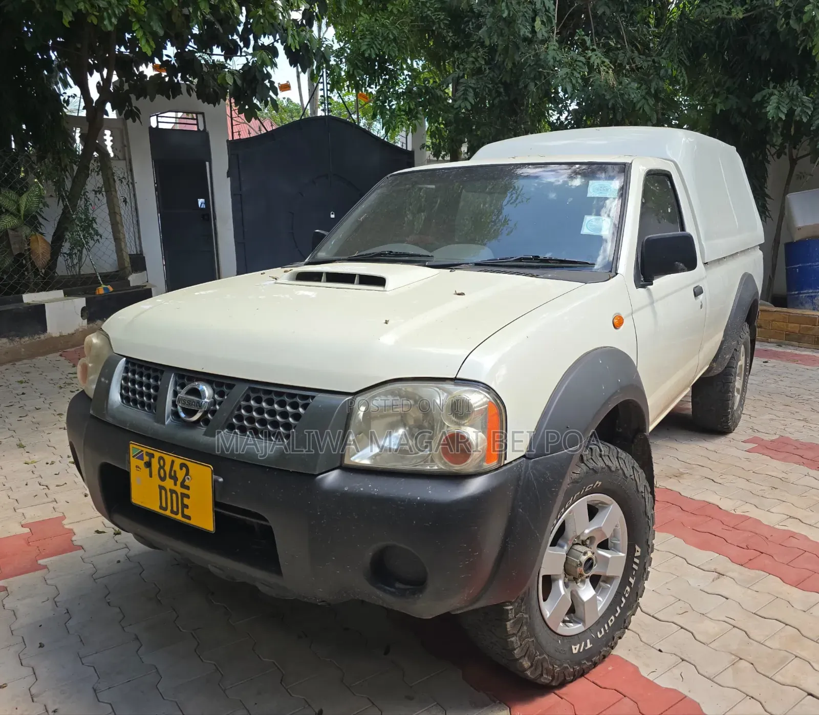 Nissan Hardbody 2011 White