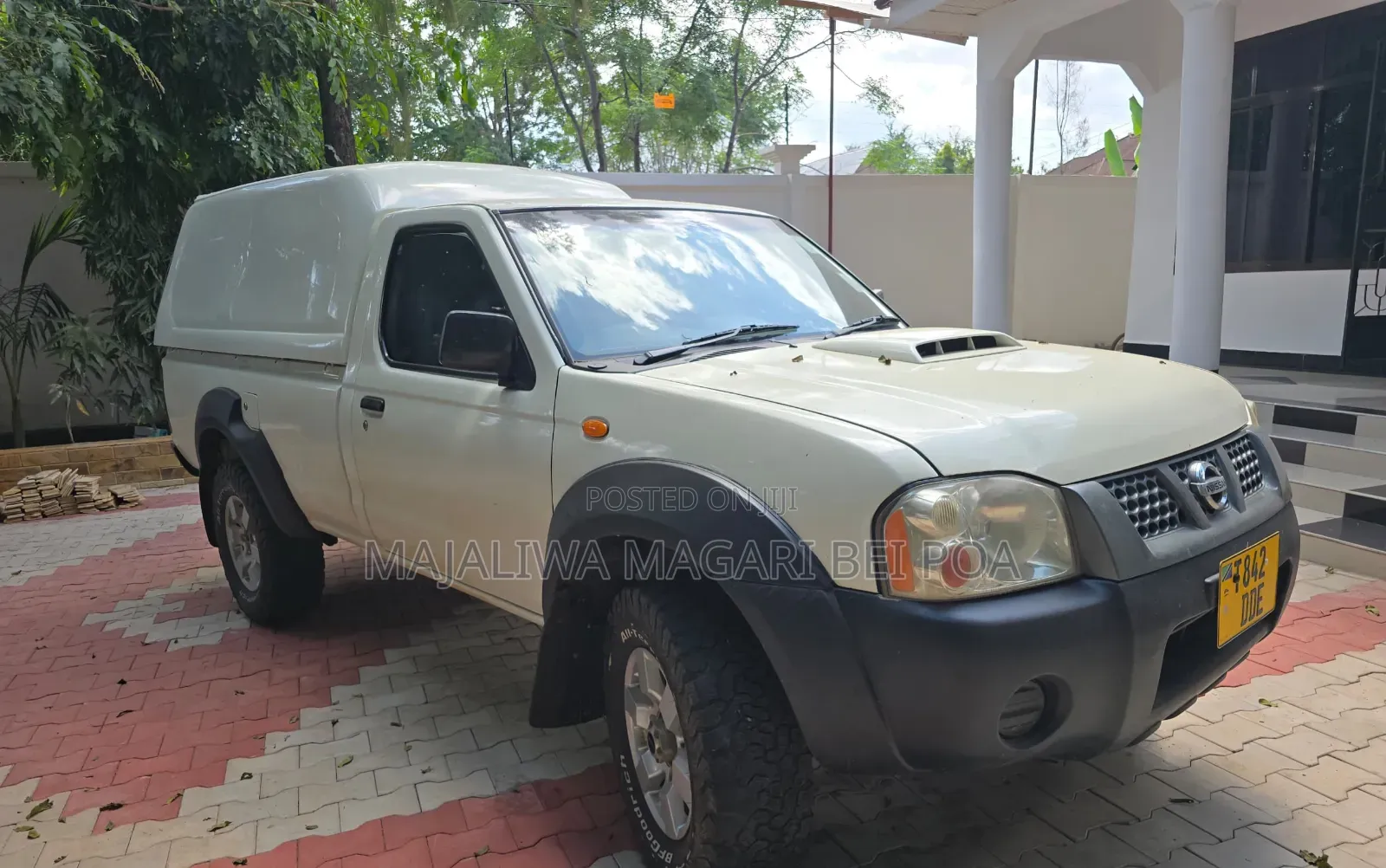 Nissan Hardbody 2011 White