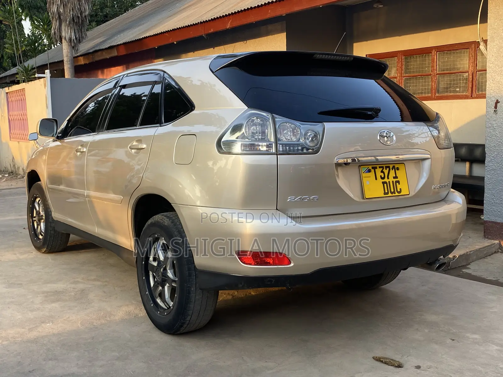 Toyota Harrier 2004 Gold