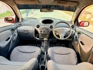 Toyota Vitz 1.0 FWD 5dr 2002 Red