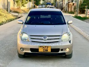 Toyota IST 2004 Gold