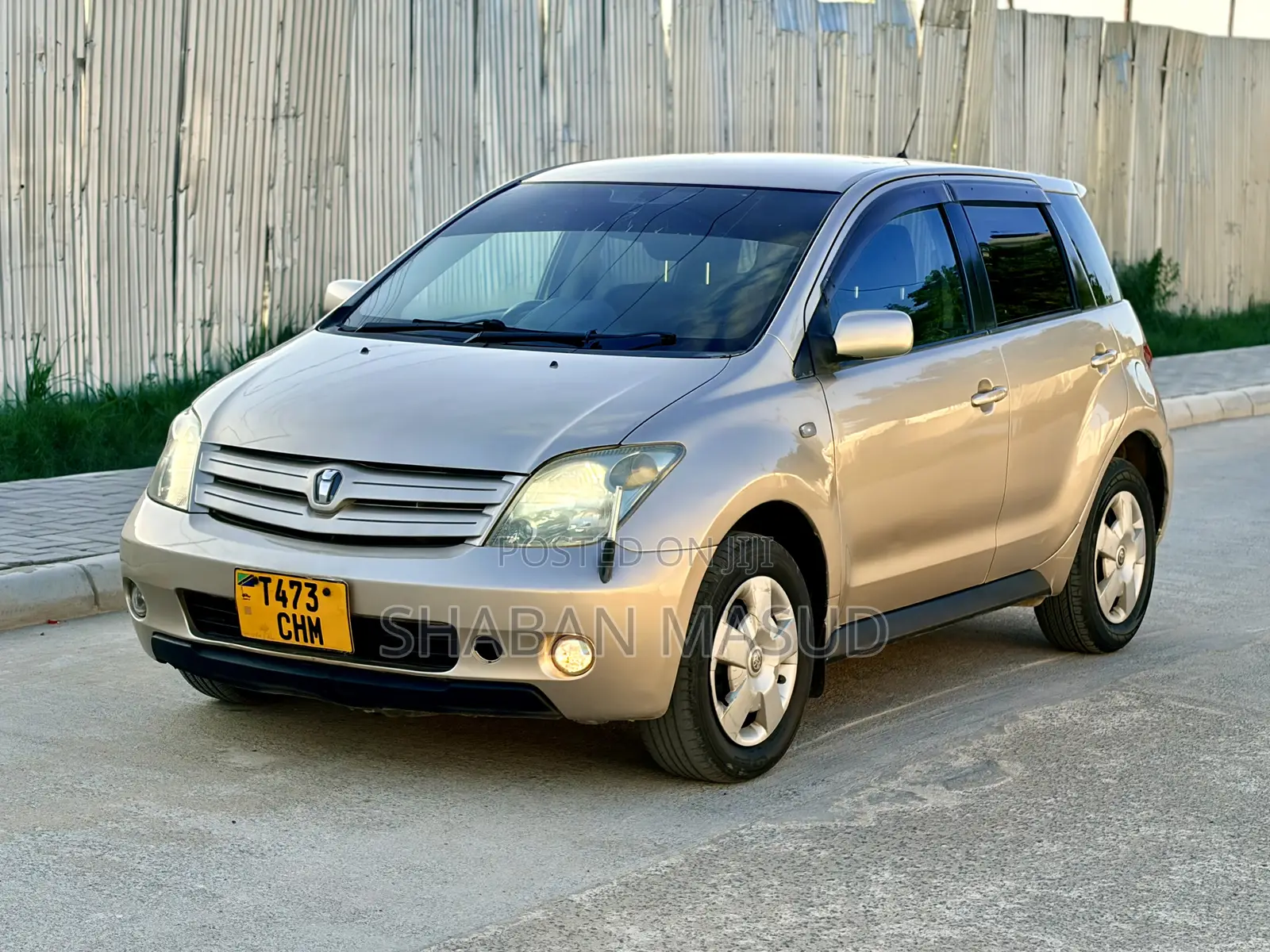Toyota IST 2004 Gold