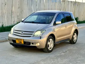 Toyota IST 2004 Gold