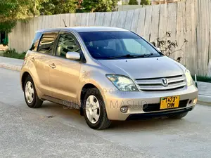 Toyota IST 2004 Gold