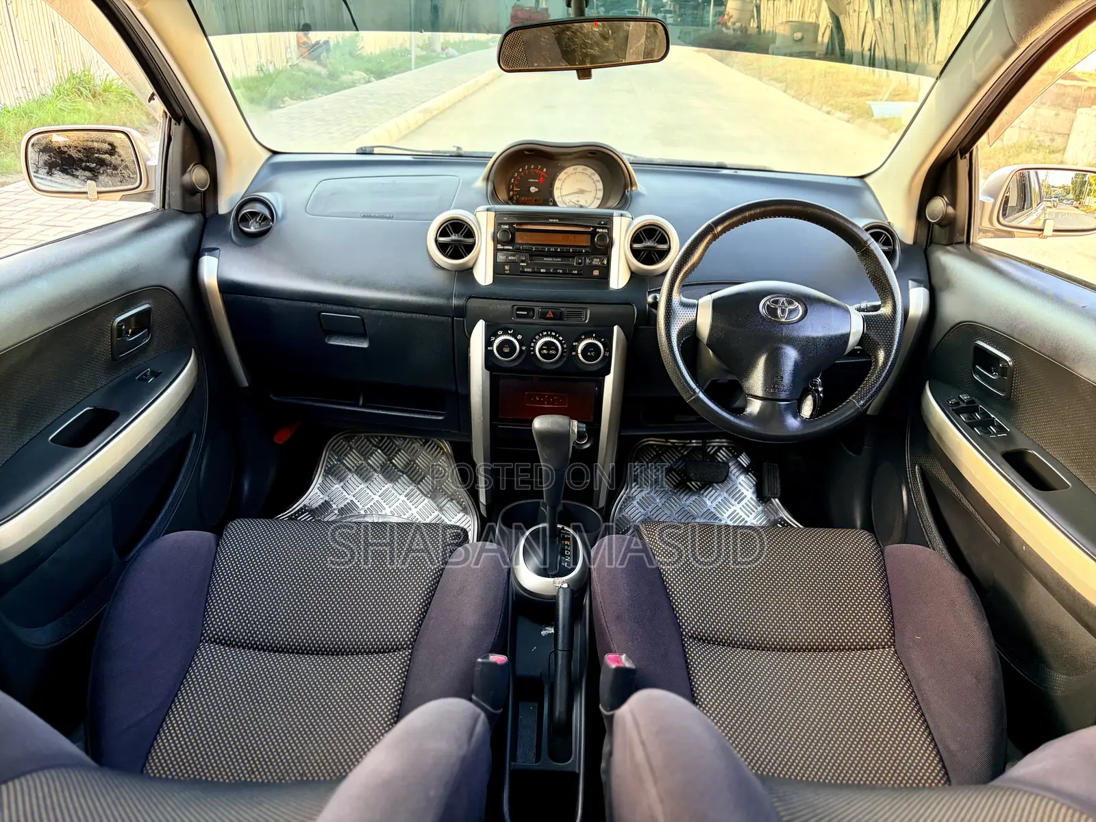 Toyota IST 2004 Gold