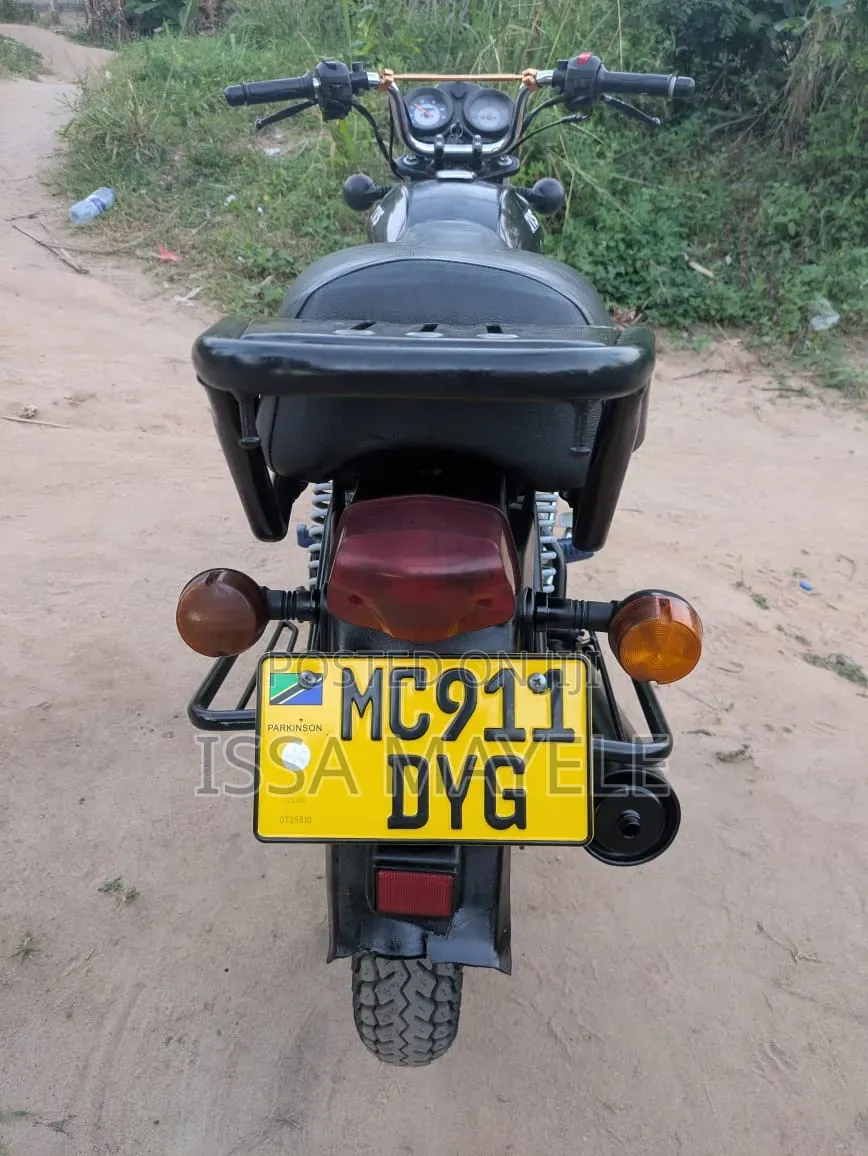 TVS HLX 125 2024 Black