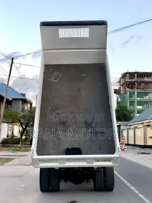 Mitsubishi Canter Tipper