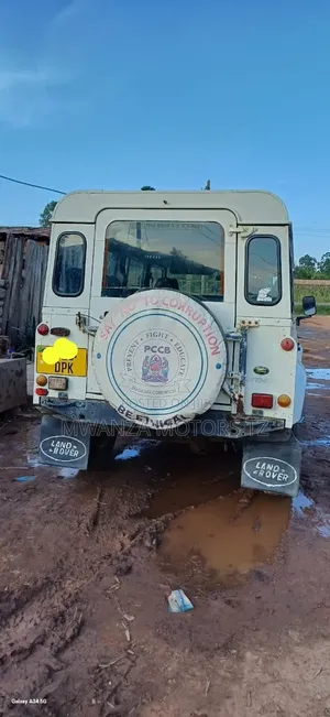 Land Rover Defender 2000 White
