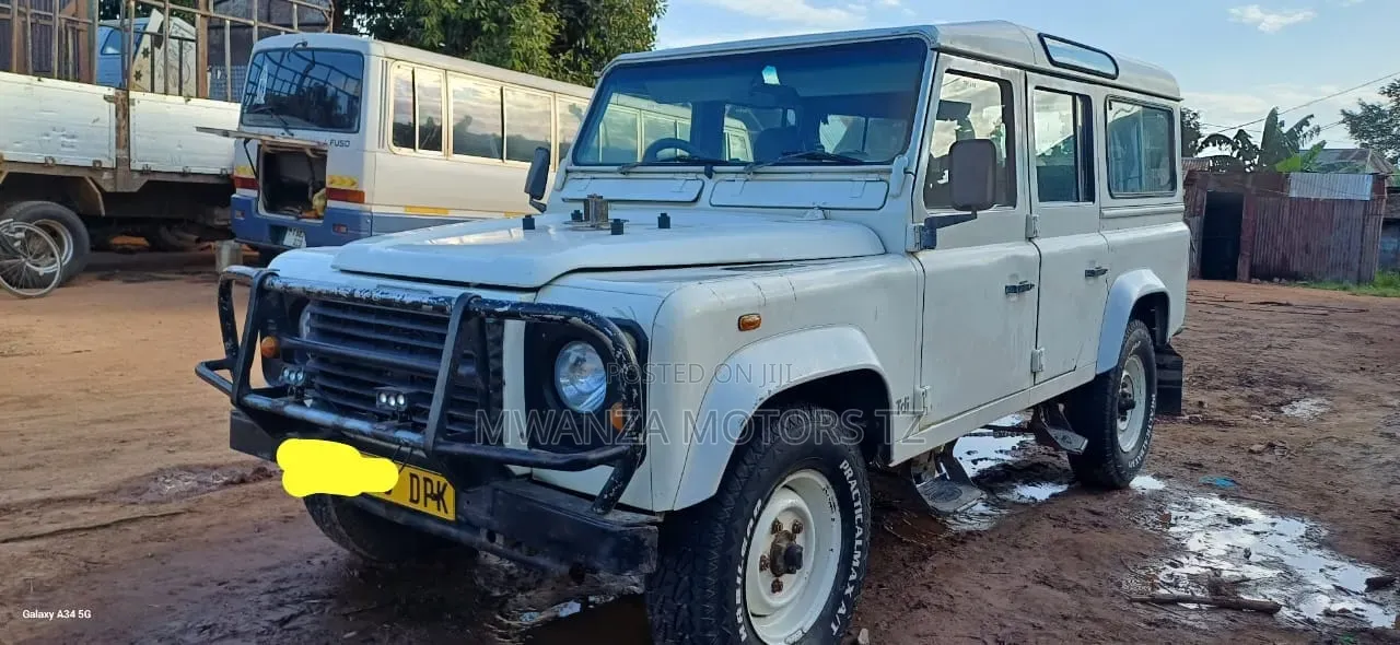 Land Rover Defender 2000 White