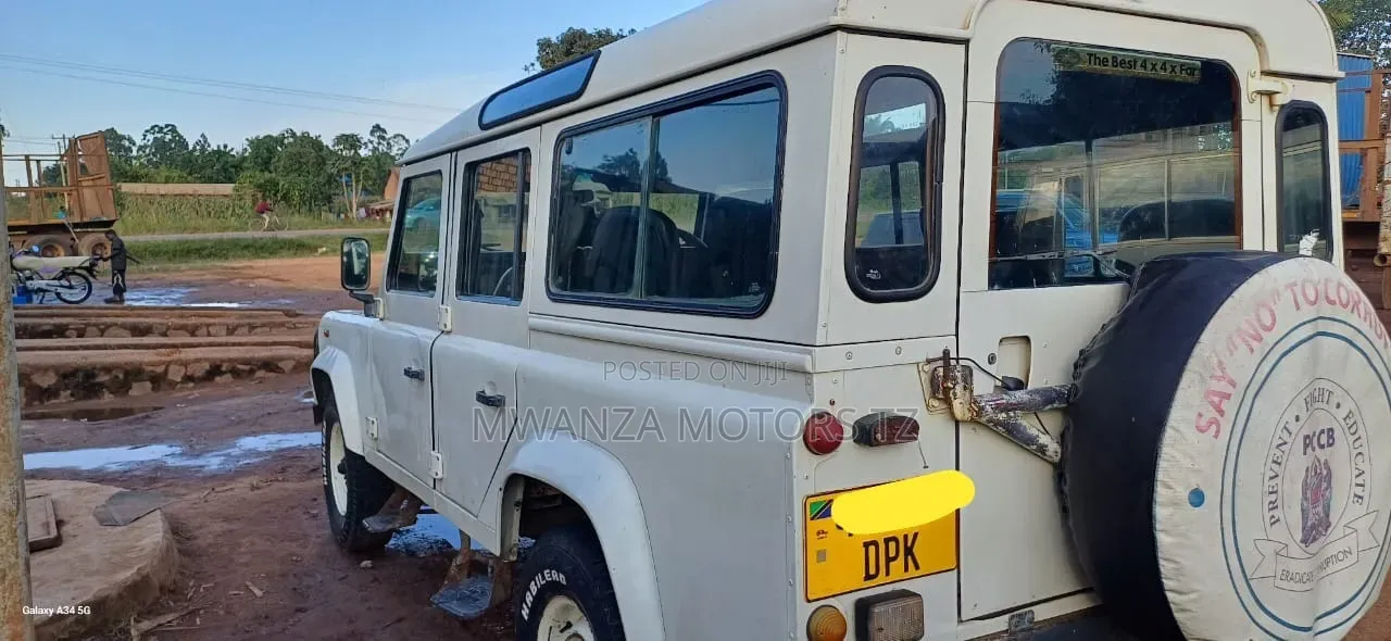 Land Rover Defender 2000 White