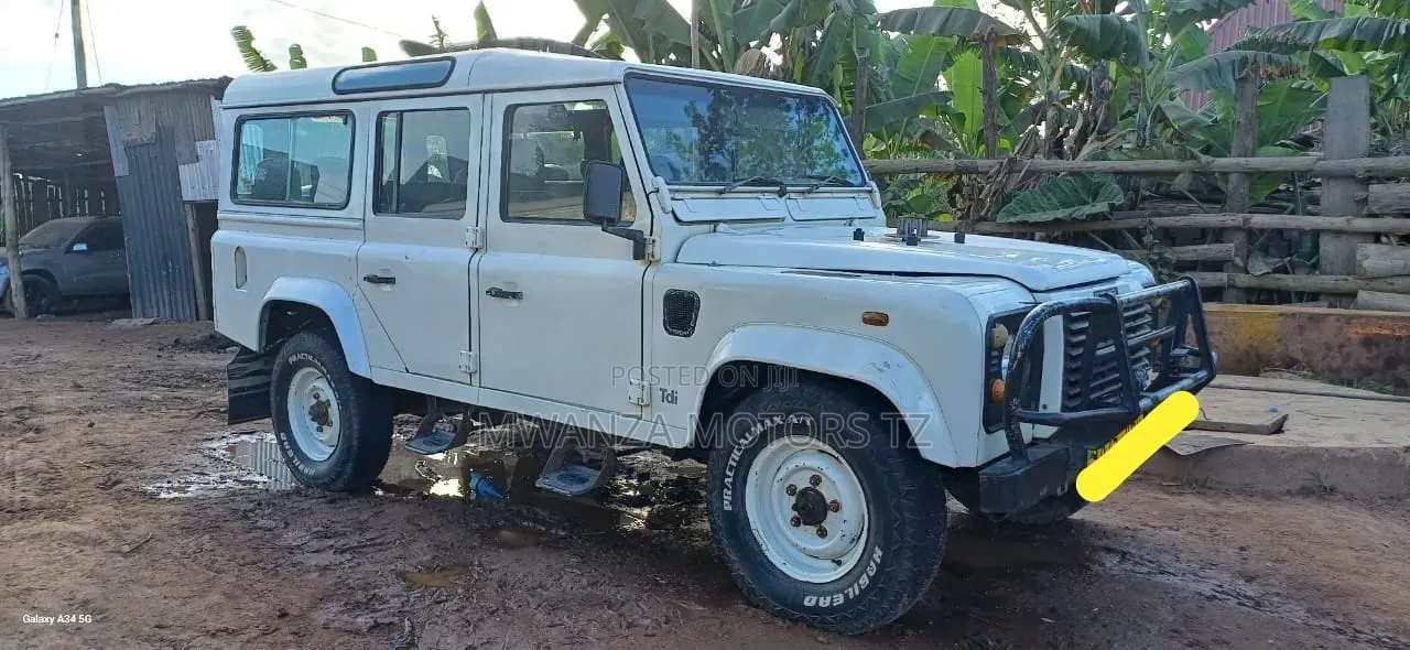 Land Rover Defender 2000 White