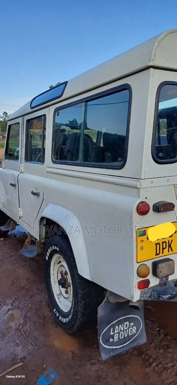 Land Rover Defender 2000 White