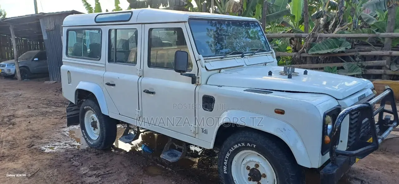 Land Rover Defender 2000 White