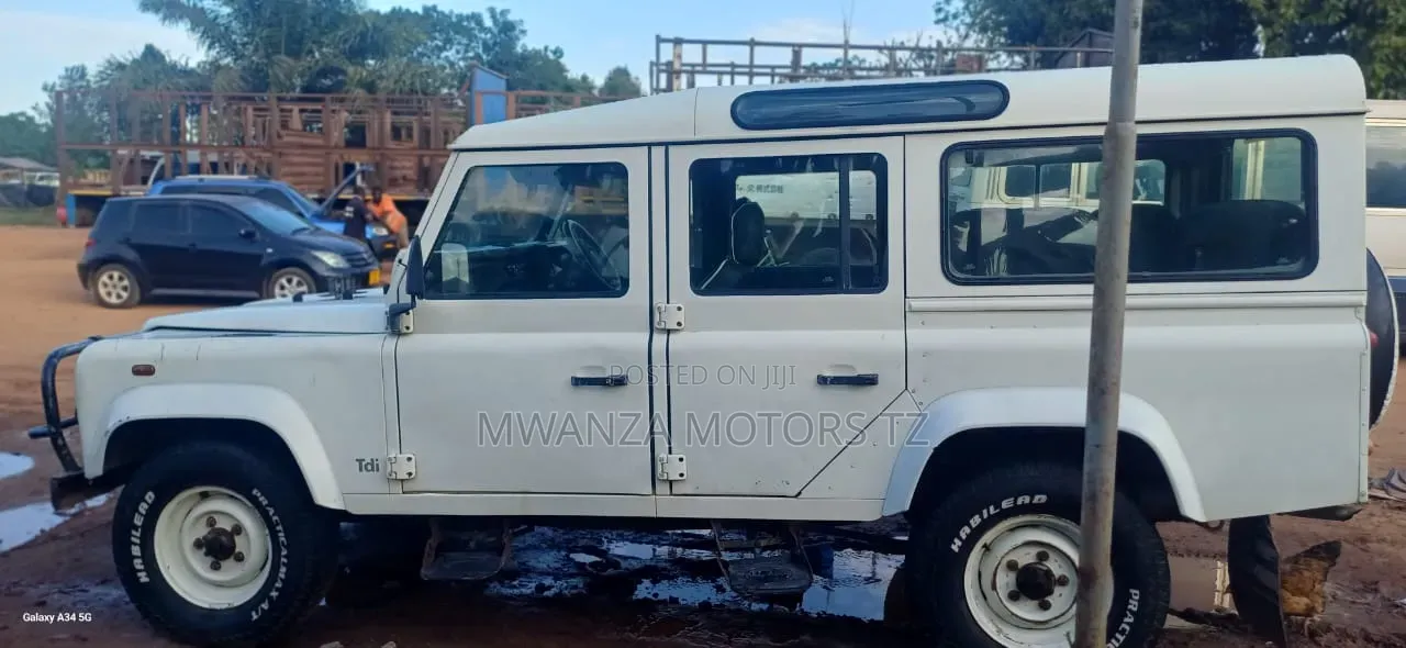 Land Rover Defender 2000 White