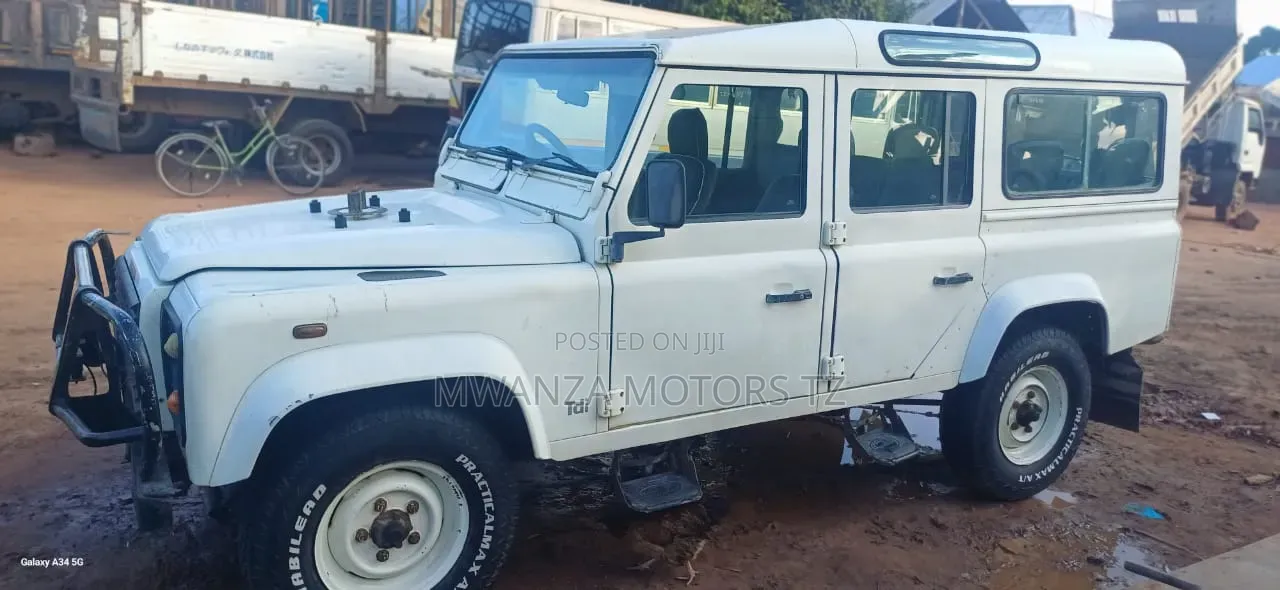 Land Rover Defender 2000 White