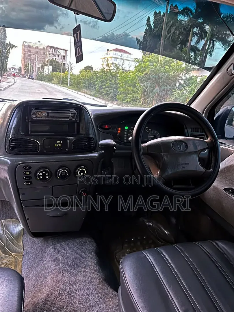 Toyota Noah 2003 Black