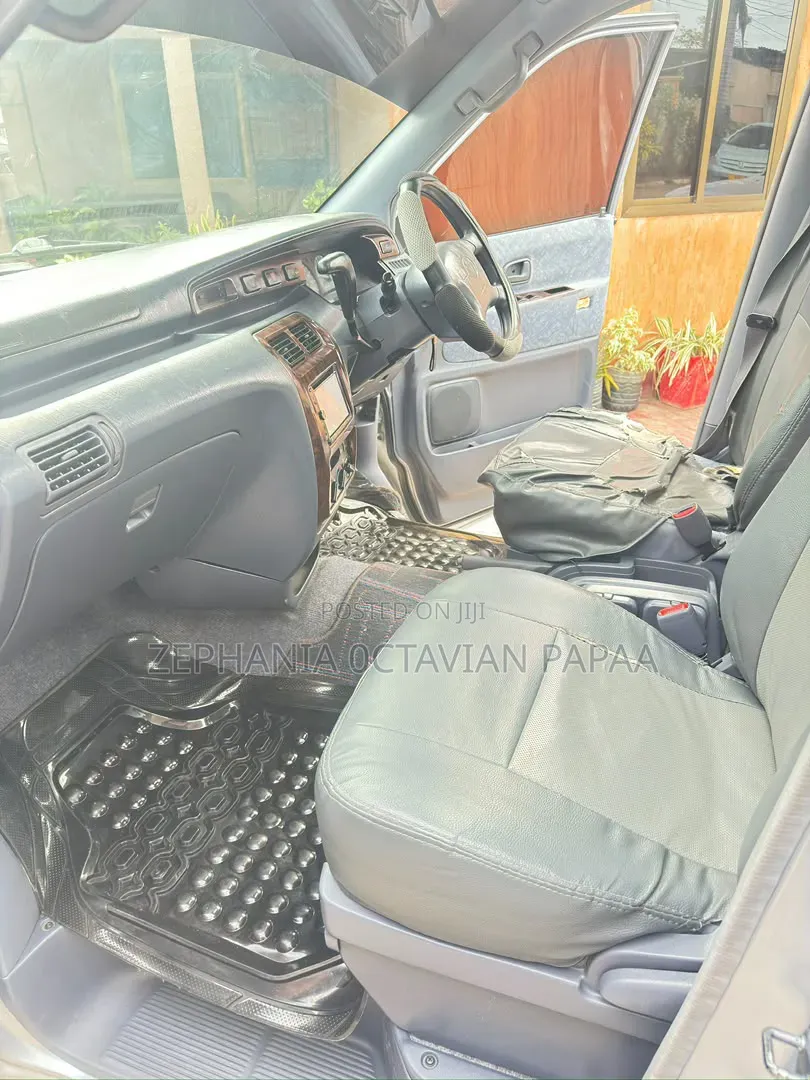 Toyota Noah 2001 Silver