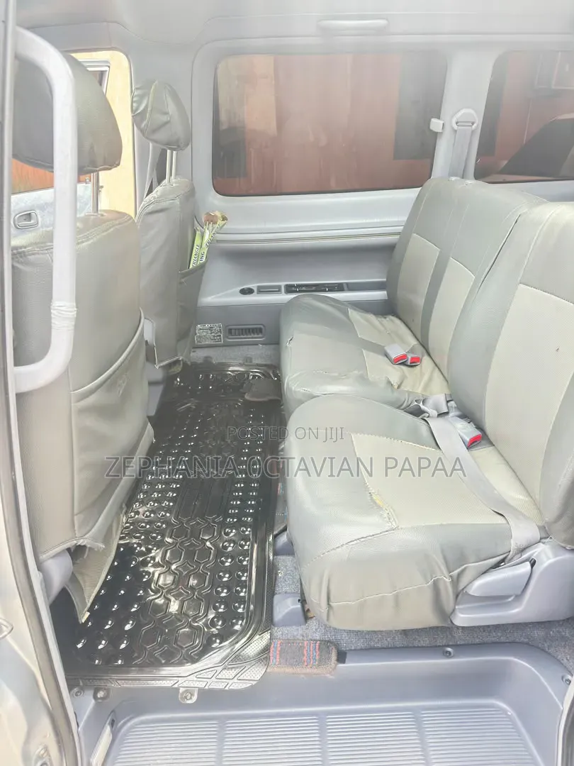 Toyota Noah 2001 Silver