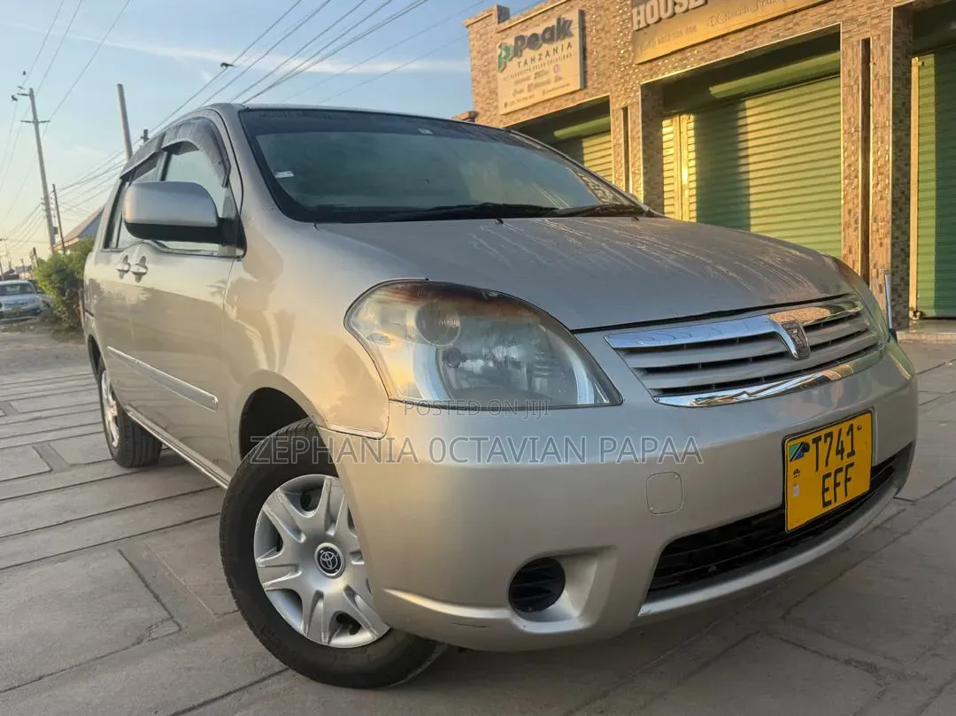 Toyota Raum 2004 Silver