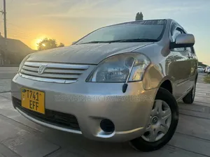 Toyota Raum 2004 Silver