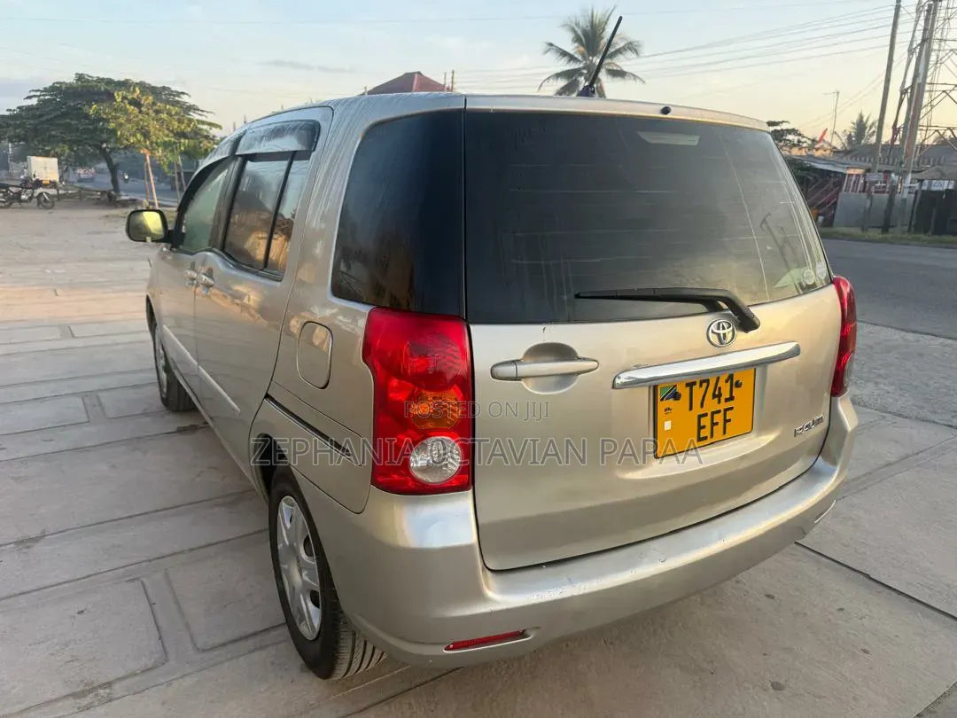 Toyota Raum 2004 Silver