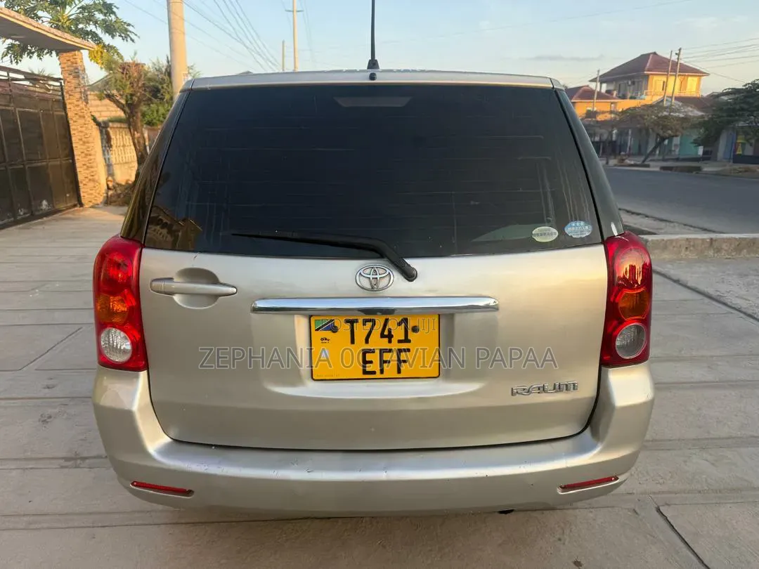 Toyota Raum 2004 Silver