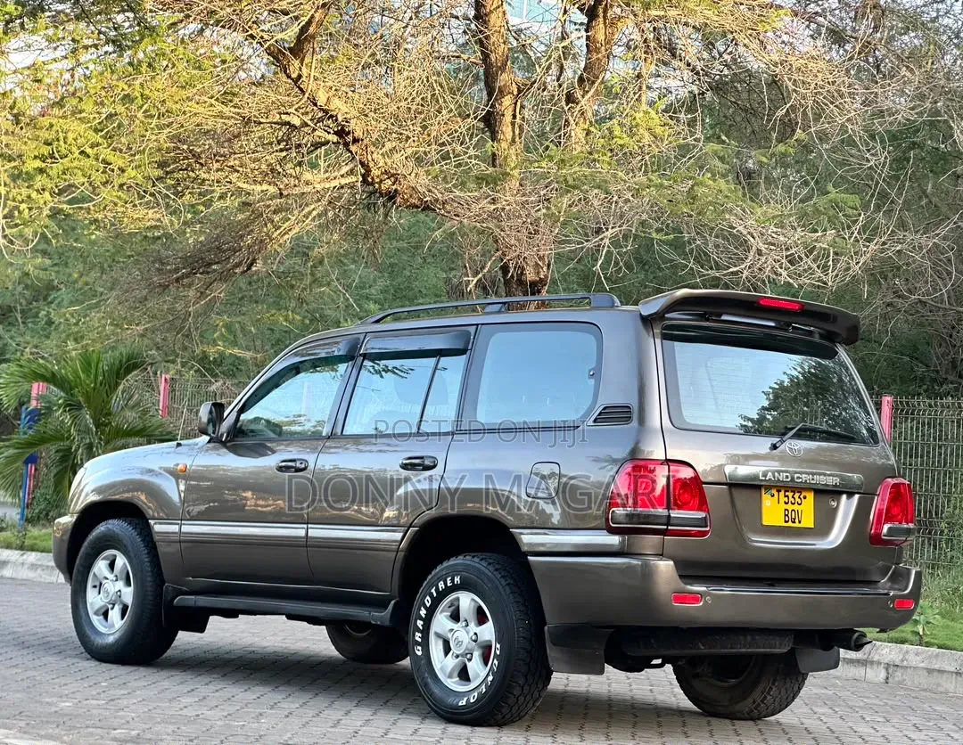 Toyota Land Cruiser 2001 Gray