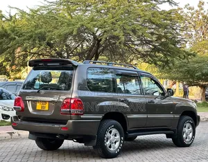 Toyota Land Cruiser 2001 Gray