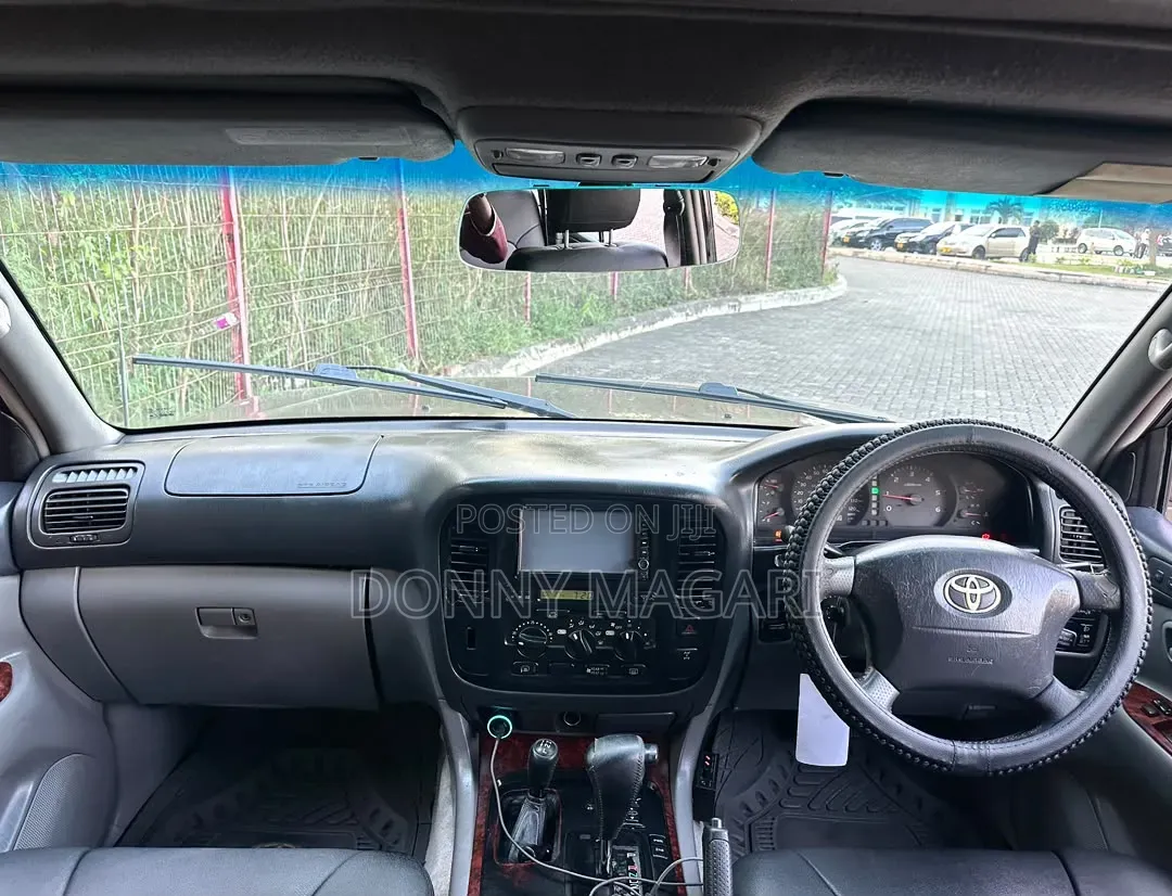 Toyota Land Cruiser 2001 Gray