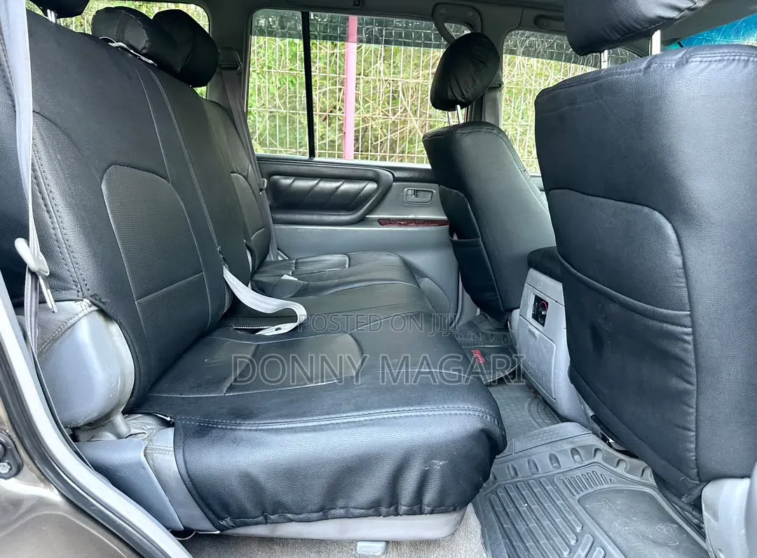 Toyota Land Cruiser 2001 Gray
