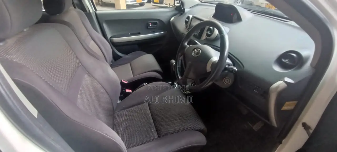 Toyota IST 2002 White