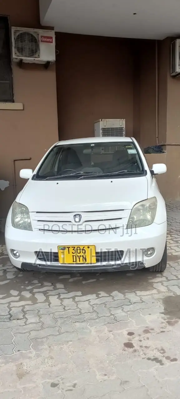 Toyota IST 2002 White