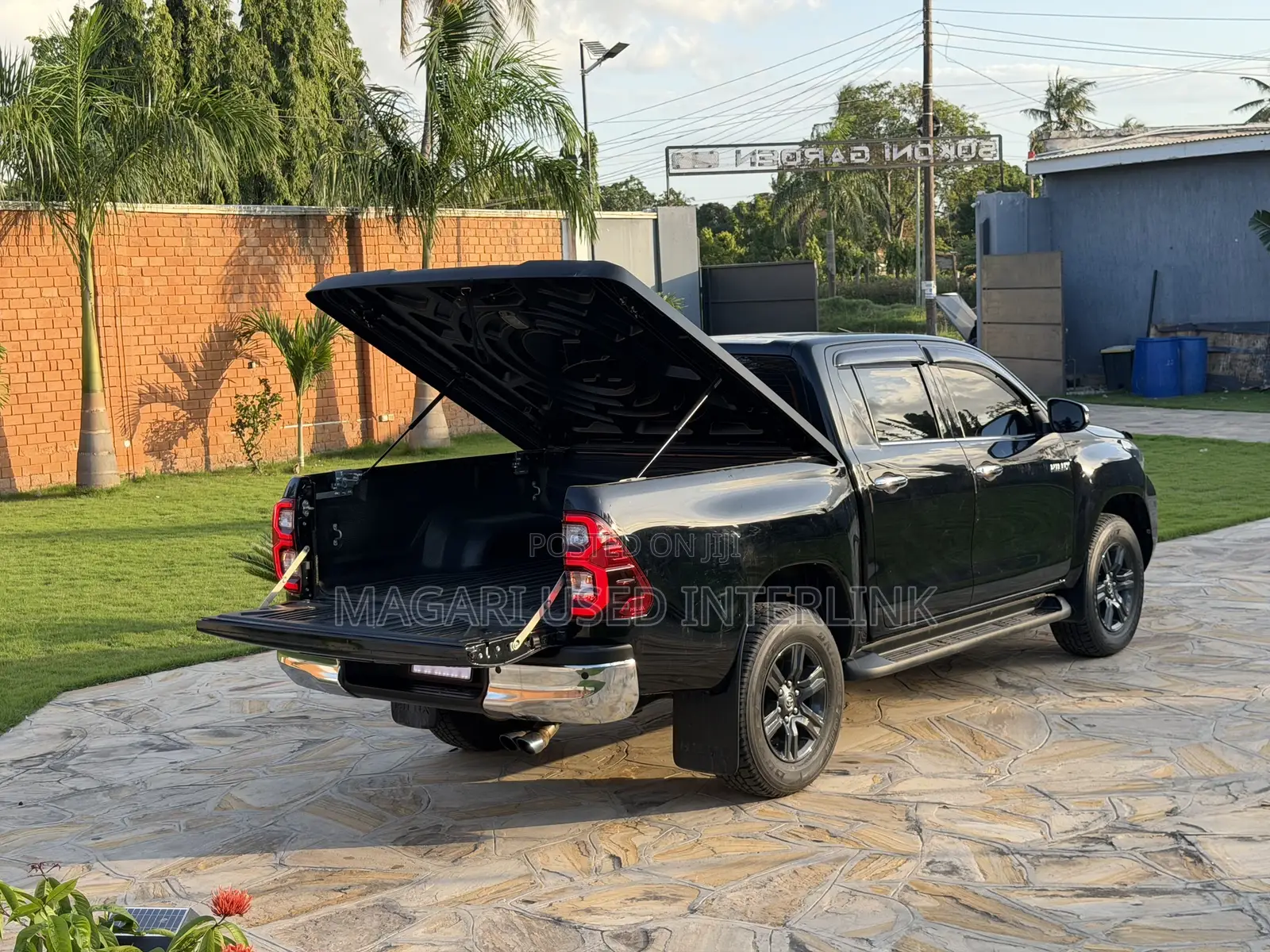 Toyota Hilux 2021 Black