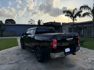 Toyota Hilux 2021 Black