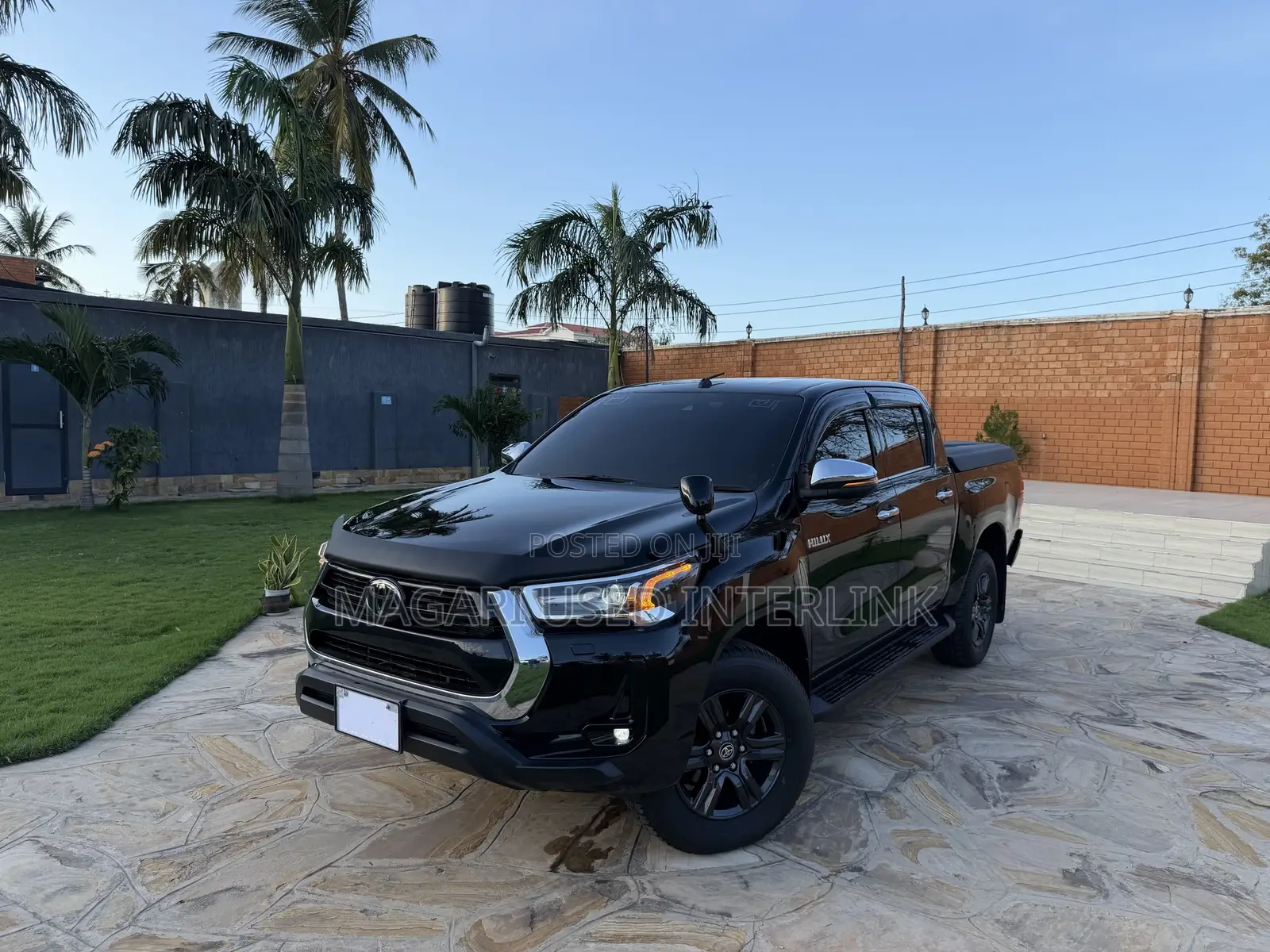 Toyota Hilux 2021 Black