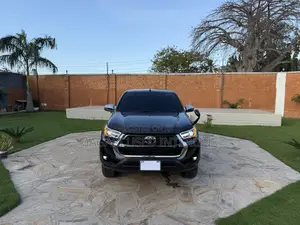 Toyota Hilux 2021 Black