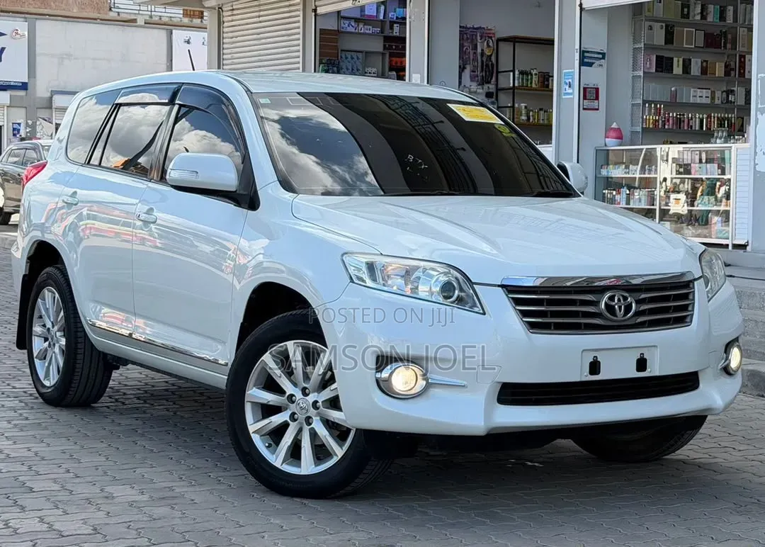 Toyota Vanguard 2010 White