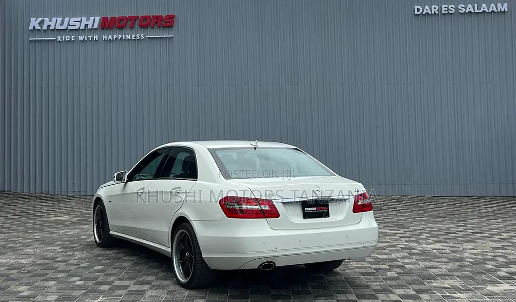 Mercedes-Benz E250 2009 Off white