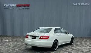 Mercedes-Benz E250 2009 Off white