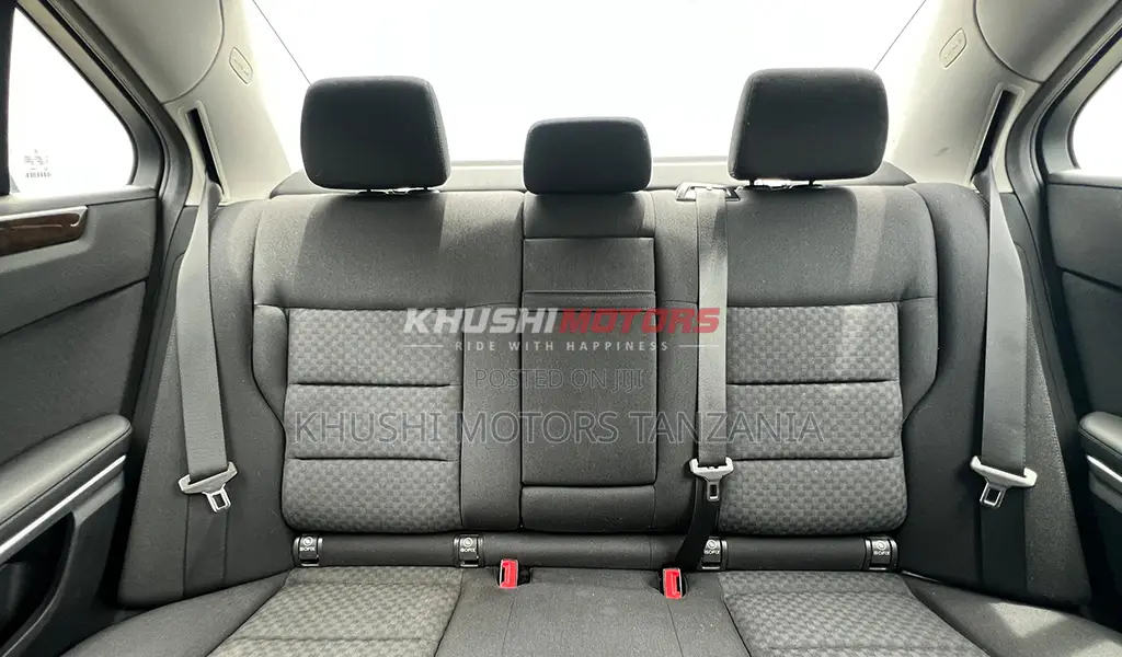 Mercedes-Benz E250 2009 Off white
