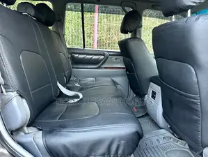 Toyota Land Cruiser 2000 Gray