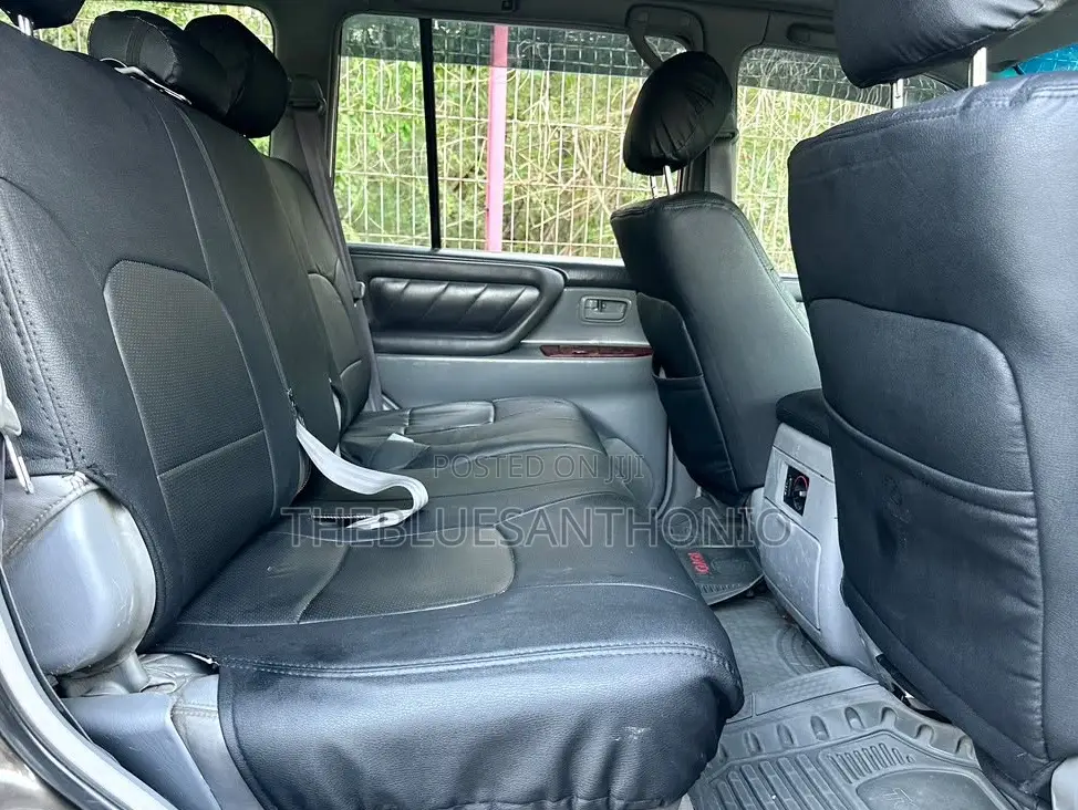 Toyota Land Cruiser 2000 Gray