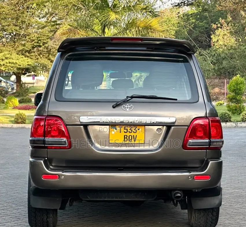 Toyota Land Cruiser 2000 Gray