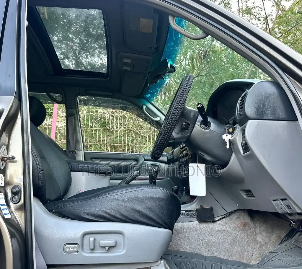 Toyota Land Cruiser 2000 Gray
